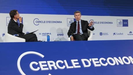 Feijóo carga contra la consulta sobre la opa por “frívola” y “arbitraria”
