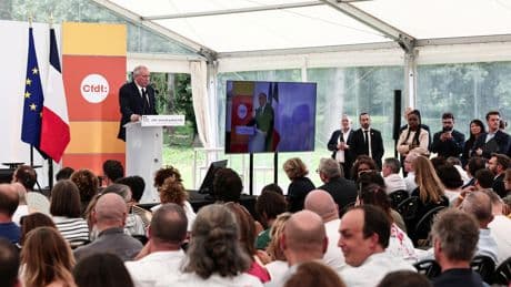Derrière le blocage politique, le spectre de la crise financière plane sur la France