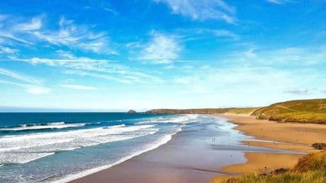 'Stunning' UK seaside town with three-mile beach sees house prices plummet by £13,000