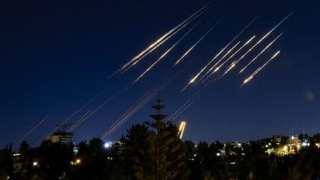 LIVE | Iran voert luchtaanvallen uit op Israël: ’Meerdere gewonden bij raketinslag op woning’