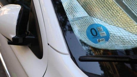 No todos los coches eléctricos obtienen la etiqueta de 0 emisiones: la sorprendente razón por la que algunos coches eléctricos antiguos no la obtienen