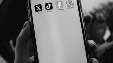 X in tilt: down globale, chat bloccate e sito in down per ore: cos'è successo