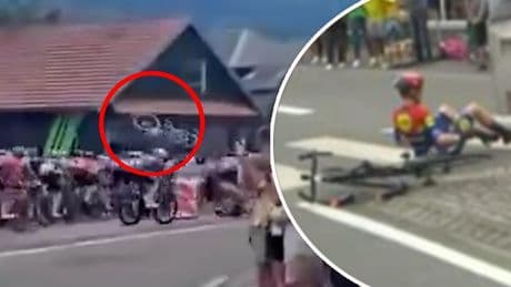 Heftige crash gefilmd: fiets van Mattias Skjelmose vliegt meters de lucht in