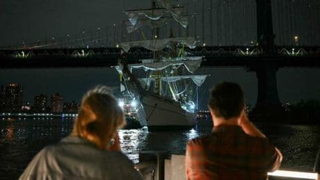 Incidente al ponte di Brooklyn: le cause del naufragio della nave messicana che ha causato 2 morti e 22 feriti