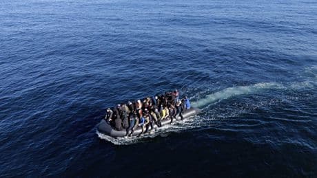 VK stuurt migranten die Kanaal overstaken terug naar Frankrijk
