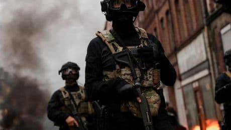 Dans son « schéma national des violences urbaines », la police confirme le recours au RAID