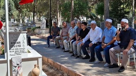 Ayşenur ölümünün birinci yıldönümünde mezarı başında anıldı
