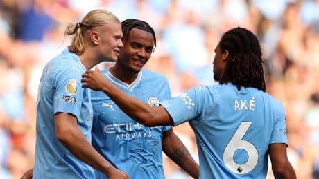 Si Akanji y Aké se marchan, el City podría invertir 40 millones en un nuevo central