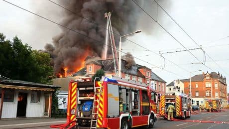 Brände: Feuer im früheren Operettenhaus in Dresden