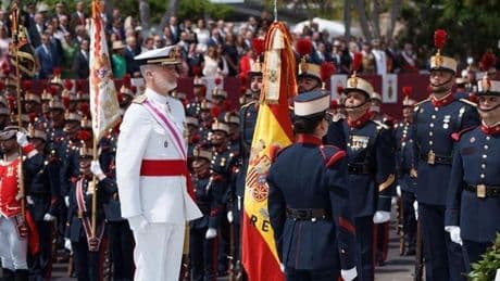 Aplausos a los Reyes en Tenerife en el Día de las Fuerzas Armadas