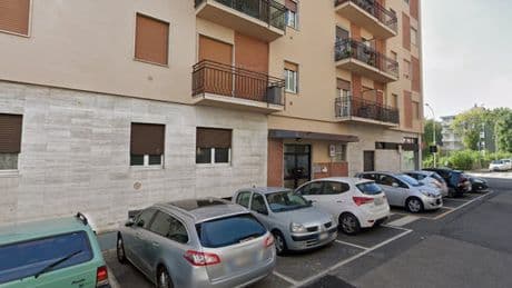Legnano, donna di 35 anni trovata morta in casa con un coltello nella schiena. Il killer in fuga