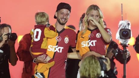Gözyaşlarıyla Galatasaray'dan ayrılmıştı: Mertens'ten futbola veda