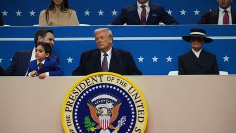 Mit Tausenden Soldaten und Panzern : Zum Geburtstag: Trump kündigt große Militärparade durch Washington an