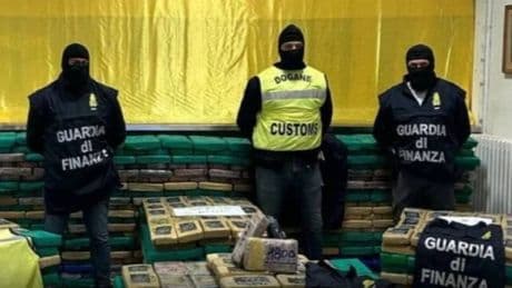 İtalya'da Türk armatörün gemisine baskın: İki ton uyuşturucu yakalandı