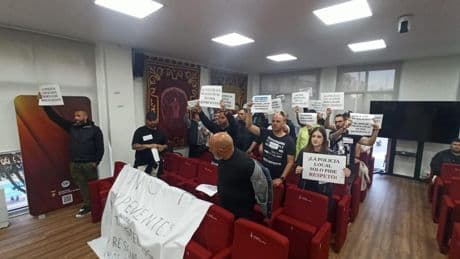 La policía local de Sant Adrià se moviliza contra los mandos