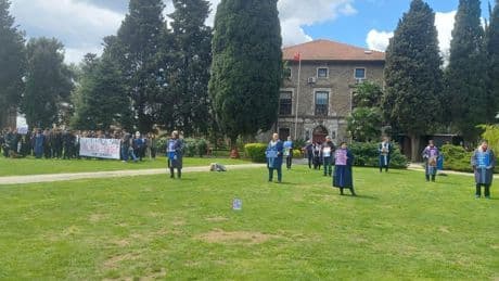 Boğaziçi Üniversitesi akademisyenlerinin kayyum protestosuna öğrenci ve mezunlardan destek