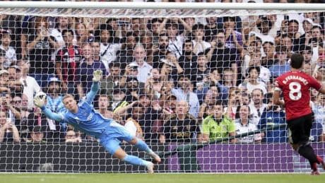 Bruno Fernandes firma el peor penalti de su carrera: directo al cielo
