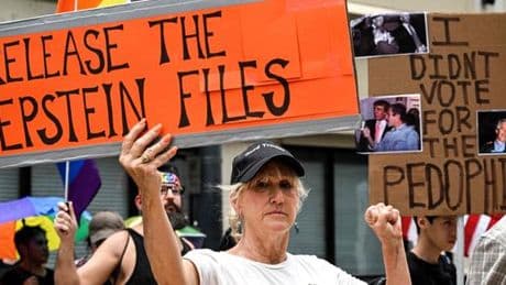 Donald Trump contre-attaque pour tenter d’éteindre l’incendie Epstein