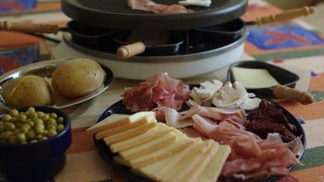 Raclette: Wie Sie die perfekte Pfanne für jeden Gast zaubern