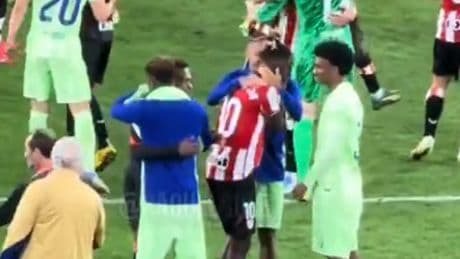 El buen rollo de Nico con los jugadores del Barça al acabar el partido