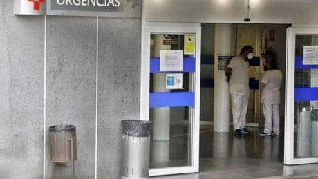 Muere el paciente aislado en una UCI por rabia tras ser mordido por un perro en África