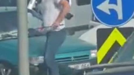 Trafikte bıçaklı ve kılıçlı saldırı