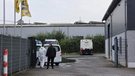 Lijk gevonden in kofferbak uitgebrande auto bij grens Landgraaf: politie onderzoekt verband met vermissingszaak