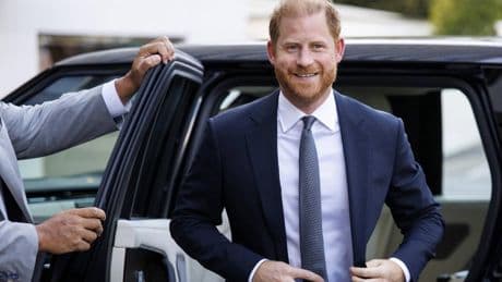 La "pace" con Re Carlo, poi la fuga da Londra: Harry ha già lasciato l'Inghilterra