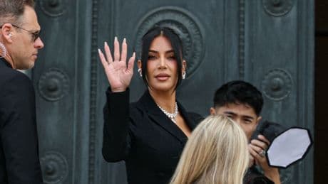 Kim Kardashian getuigt over Parijse roofoverval: 'Wist zeker dat ik zou sterven'