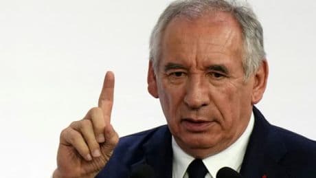 François Bayrou appelle "les boomers à être avec lui pour faire baisser la dette"