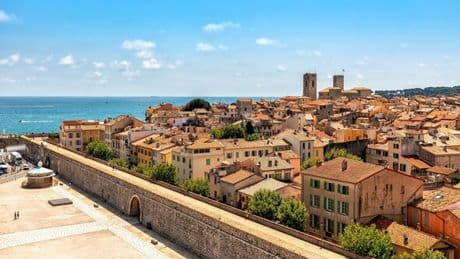 Beautiful European seaside town launches huge crackdown on Airbnb