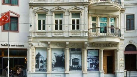 “Maceraperest Bir Mimarın Fotoğrafhanesi: Arif Hikmet Koyunoğlu” sergisi sanatseverlerle buluşuyor