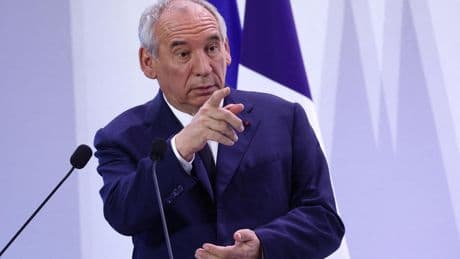 Nouvelle conférence de presse de Bayrou face aux risques de censure et de blocages