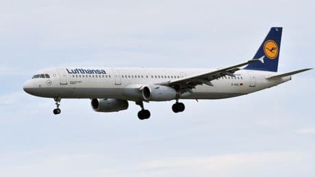 Passenger plane flies for 10 horrifying minutes with NO PILOT after first officer passes out while captain used bathroom