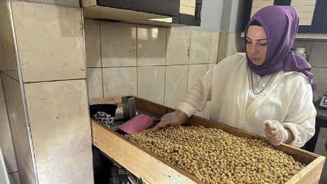 Giresun’un en sevilen ürününü işliyor, değerini katladıkça katlıyor! Anne ve babasından destek aldı, kendi işinin patronu oldu!
