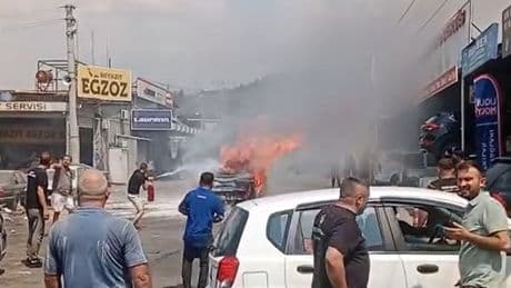 Sanayi sitesinde korkutan yangın: Elektrikli araç alev alev yandı