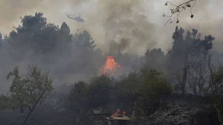 Marlaska anuncia la llegada a Galicia de dos aviones cisterna de Francia tras solicitar ayuda a la Unión Europea