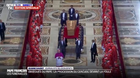 Obsèques du pape François: le cercueil placé face à la foule sous les applaudissements des fidèles