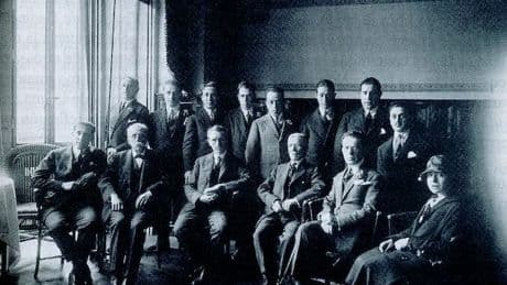 La historia de la única mujer en la foto: María del Carmen Martínez Sancho, primera doctora en matemáticas de España