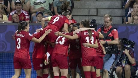 Polonia logra su primera victoria en una Euro contra Dinamarca pero ambas caen eliminadas