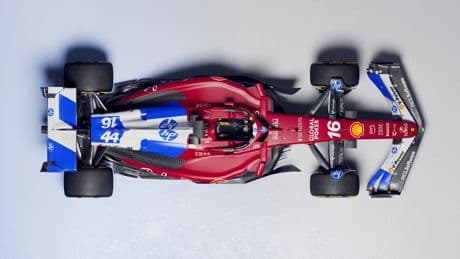 La Ferrari mezza blu non piace ai fan, ma i tifosi sperano nel riscatto