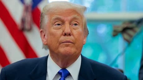 "Des pratiques dangereuses": Donald Trump veut restreindre la recherche sur les virus, citant l'exemple du Covid