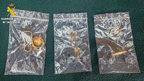 La Guardia Civil recupera joyas robadas en Amoeiro valoradas en 3.000 euros en Culleredo (A Coruña)