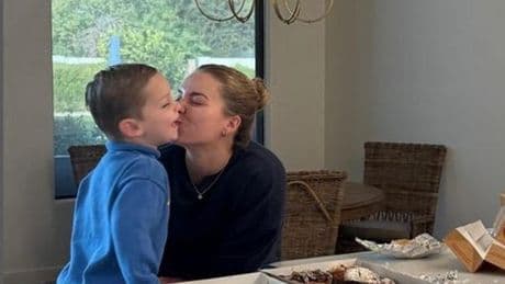 Muere el hijo de tres años de la influencer Emilie Kiser, tras un trágico accidente en la piscina
