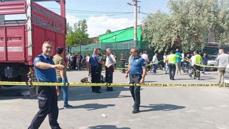 Niğde'de feci kaza! Kamyonla çarpışan motosiklet sürücüsü öldü