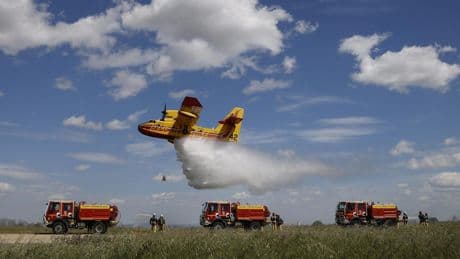 Canadair, Dash, hélicoptères : quels sont les moyens aériens de lutte contre les incendies ?