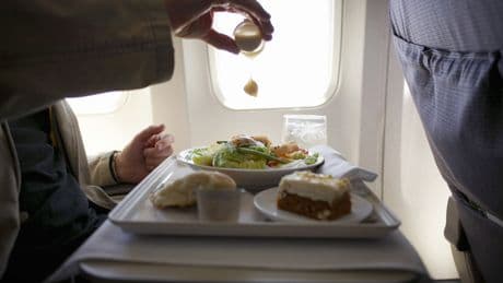 Fades Flugzeug-Essen? Mit diesen Tricks genießen Sie Ihr Bordmenü wie im Sterne-Restaurant