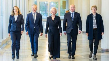 Frühjahrsgutachten: Sechs Prozent zusätzliches Wachstum oder Schrumpfung: Wirtschaftsweise fordern Finanzpaket-Anpassungen