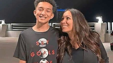 Haar zoon (14) stapte uit het leven nadat hij verliefd werd op een chatbot, nu sleept zijn moeder Google en een AI-bedrijf voor de rechter
