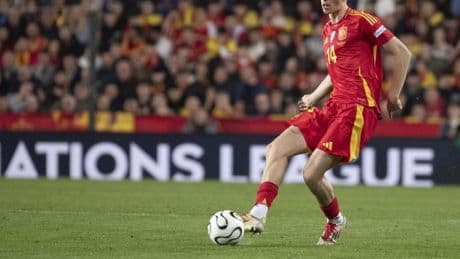 Cumbre final por Huijsen en Madrid y la cláusula, a punto